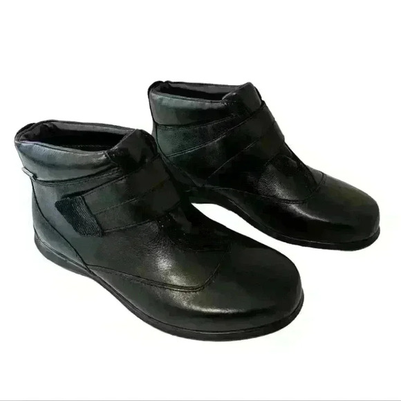 Aravon Women's Ankle Boots Size 6 D - Picture 1 of 8